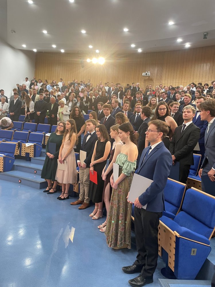 podpora bakalářských prací s tématem polymery