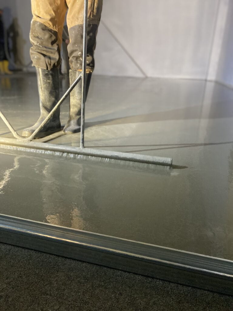 samonivelační hmoty Nový Jičín Multi Floor S600 2